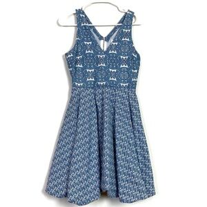 Allison Collection NY Medallion Print Dress Size S Blue V-Neck Sleeveess